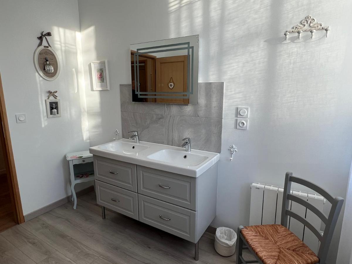 Chateau Segot Neuilly-le-Real Luaran gambar