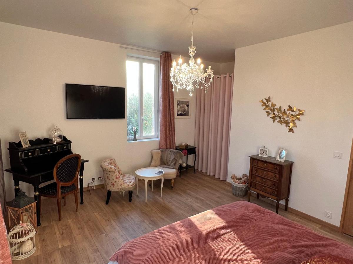 Chateau Segot Neuilly-le-Real Luaran gambar
