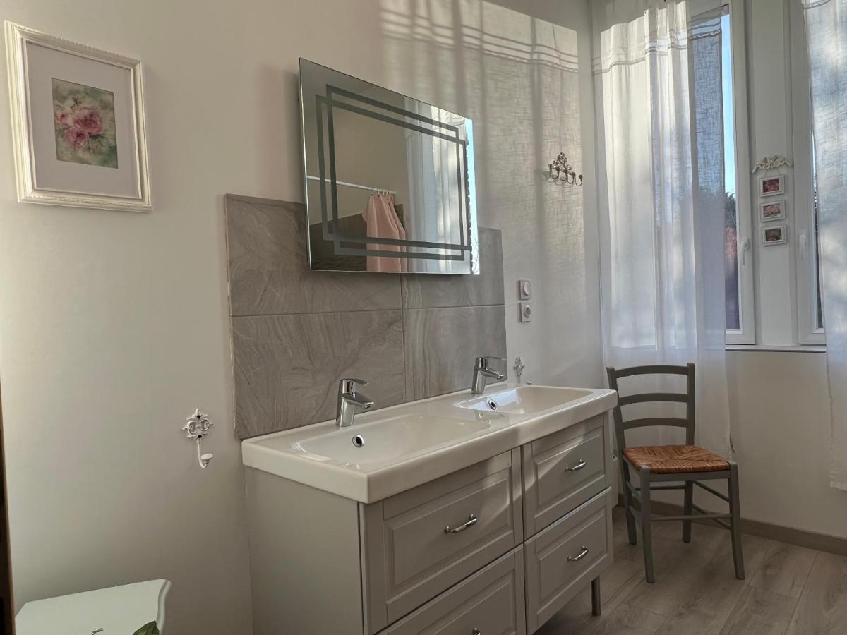 Chateau Segot Neuilly-le-Real Luaran gambar