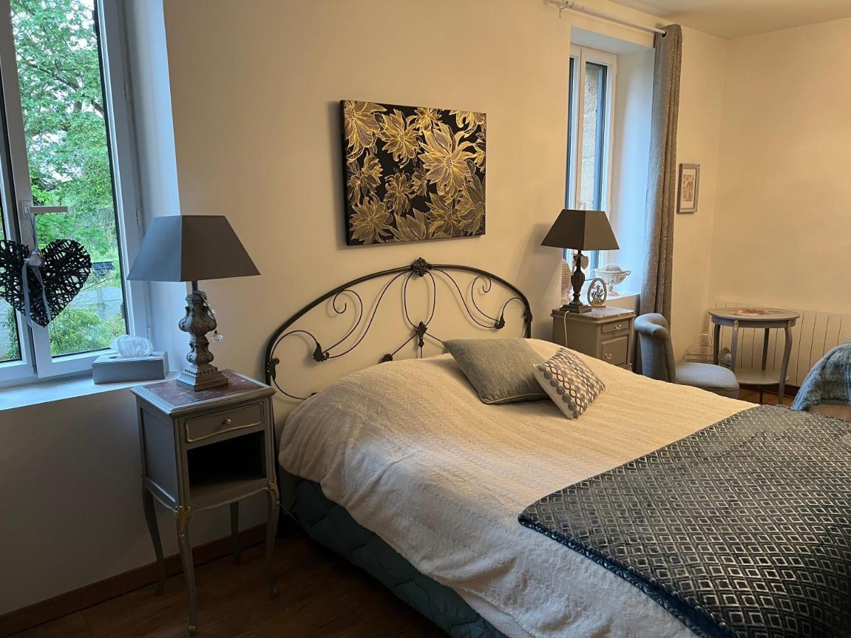 Chateau Segot Neuilly-le-Real Luaran gambar