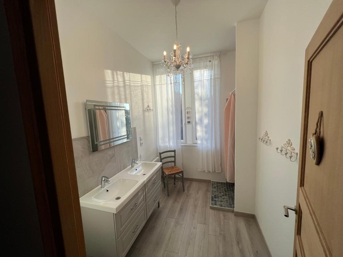 Chateau Segot Neuilly-le-Real Luaran gambar