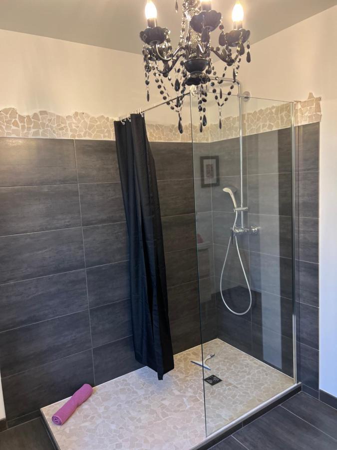 Chateau Segot Neuilly-le-Real Luaran gambar