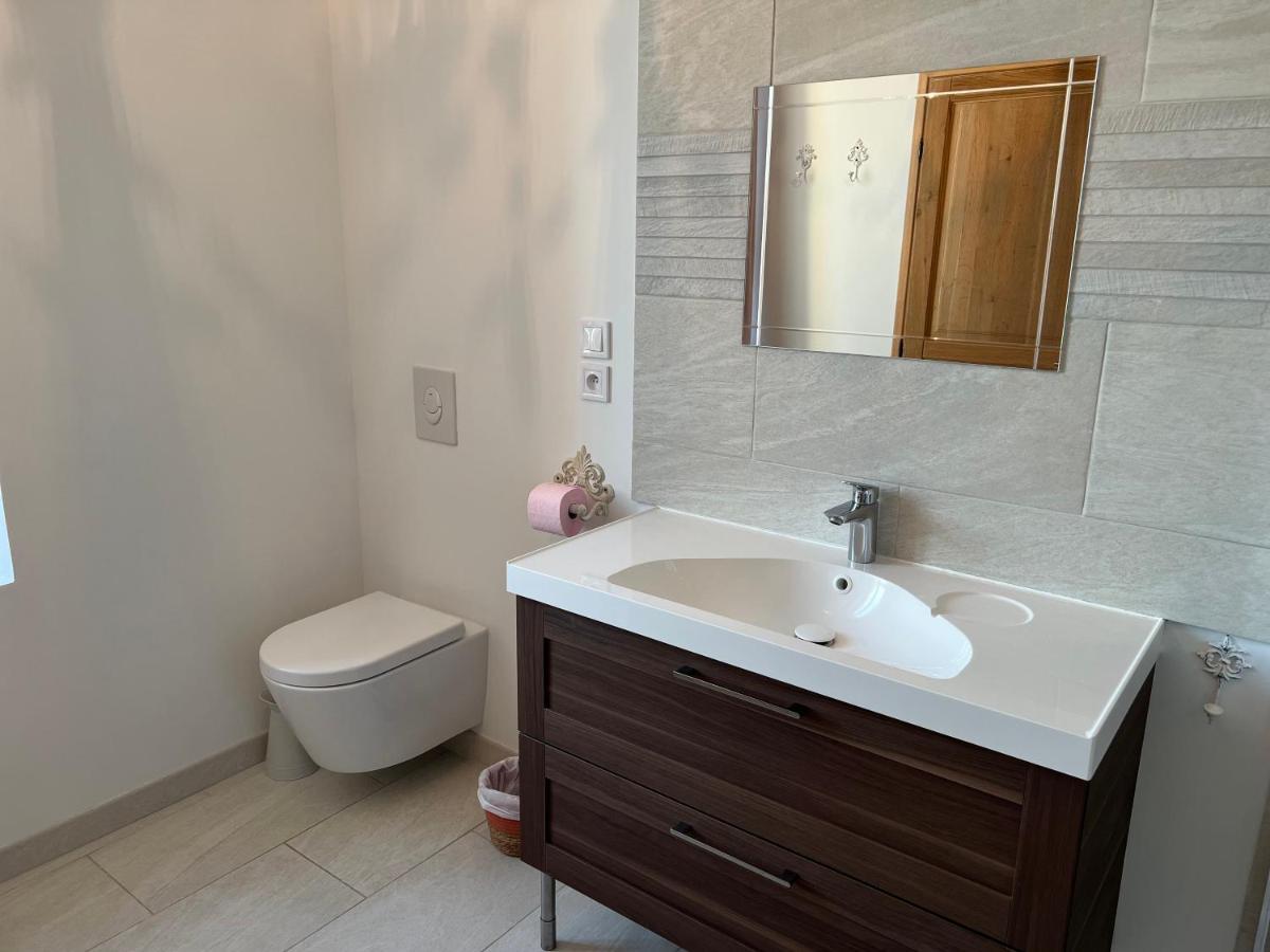 Chateau Segot Neuilly-le-Real Luaran gambar