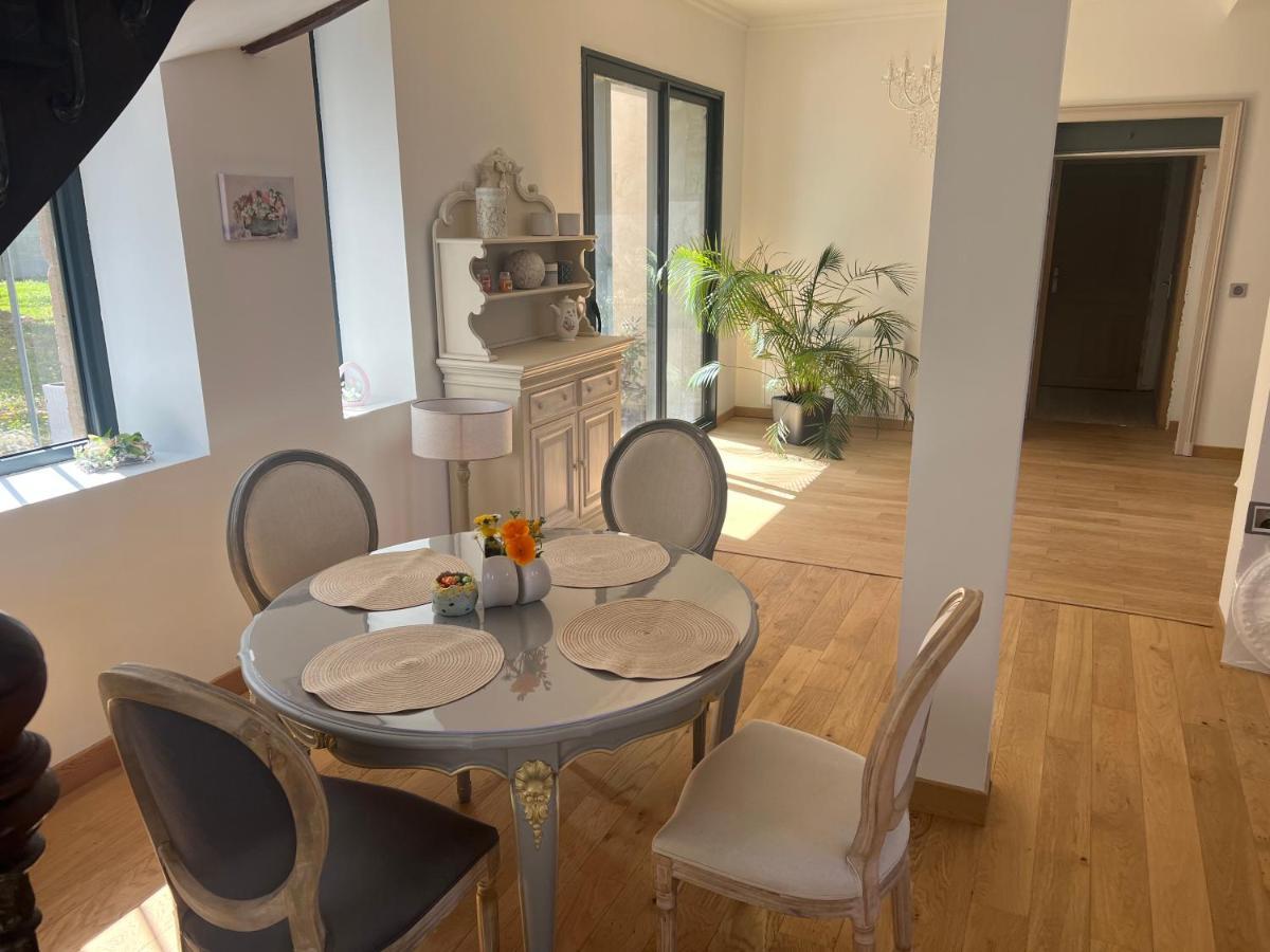 Chateau Segot Neuilly-le-Real Luaran gambar