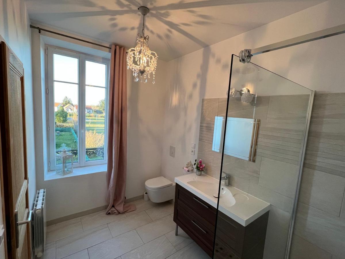 Chateau Segot Neuilly-le-Real Luaran gambar