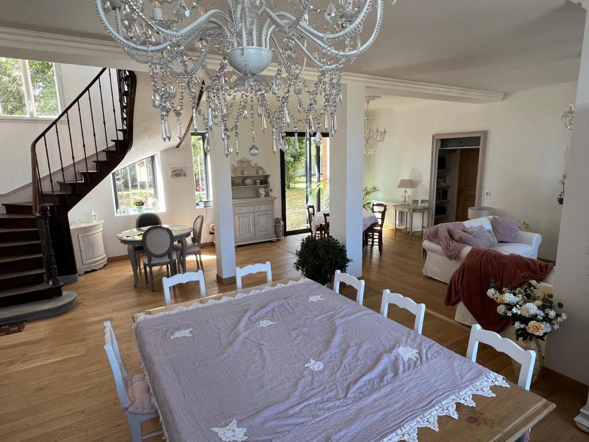 Chateau Segot Neuilly-le-Real Luaran gambar