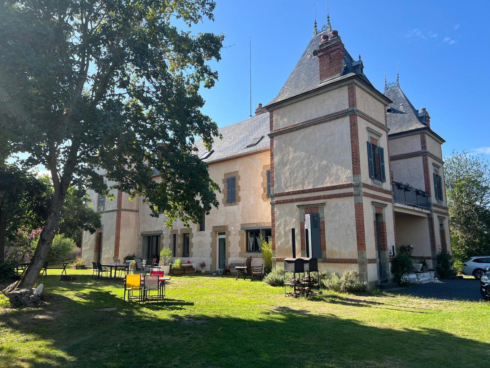 Chateau Segot Neuilly-le-Real Luaran gambar