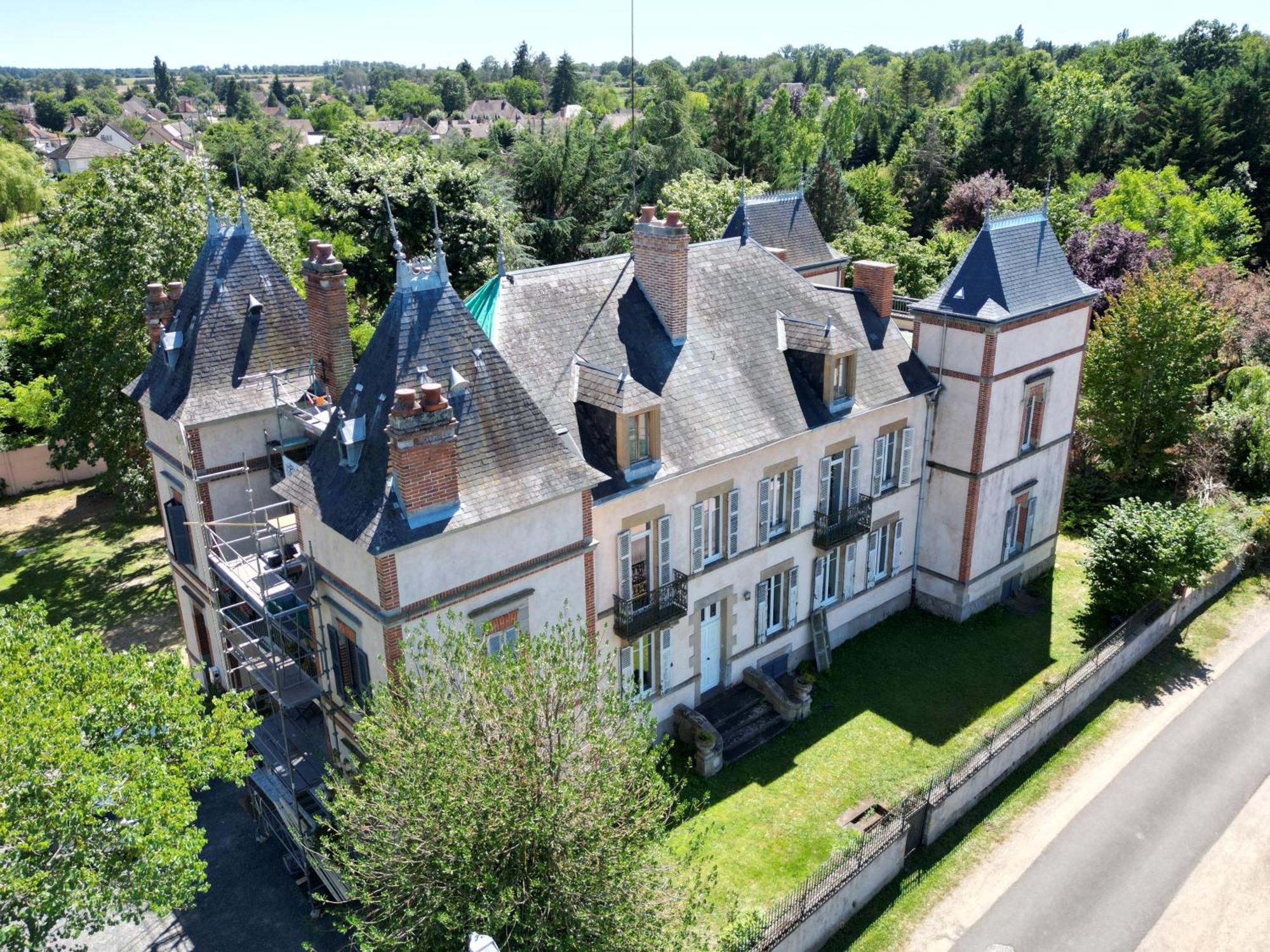 Chateau Segot Neuilly-le-Real Luaran gambar